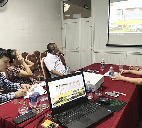 Họp bàn phương án